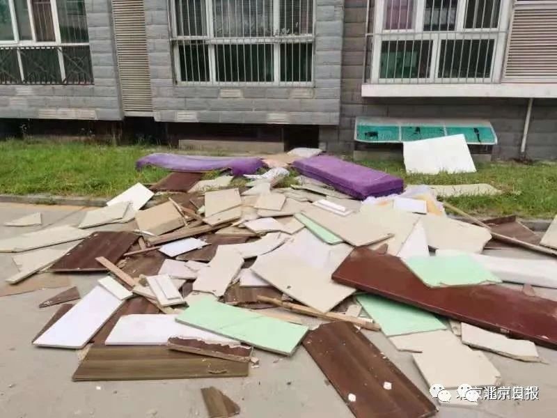 为图省事，，，，，，从4楼扔两小时修建垃圾！警方：刑拘_环亚集团