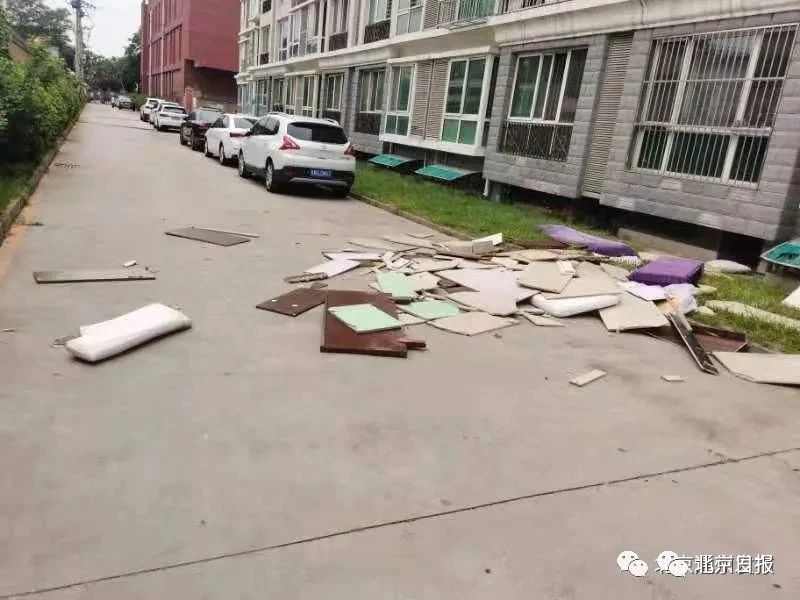 为图省事，，，，，，从4楼扔两小时修建垃圾！警方：刑拘_环亚集团